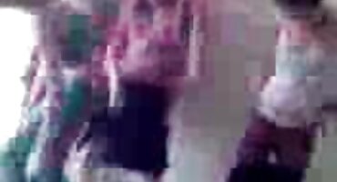 phim sex khoe hàng Mulatto phim sex18+ cưỡi gà của bạn bè và đi tiểu.