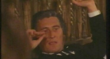 link sex. Cô phim sex đồng tính nữ ấy masturbates cô ấy âm đạo với máy rung.